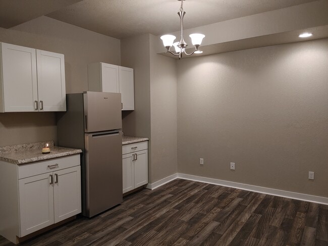 Building Photo - 1619 W Providence Ave