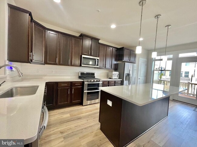 Building Photo - 8608 Shady Pines Dr