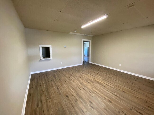 Foto del edificio - 3201 Southwest Dr
