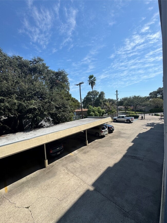 Building Photo - 921 Marine Dr