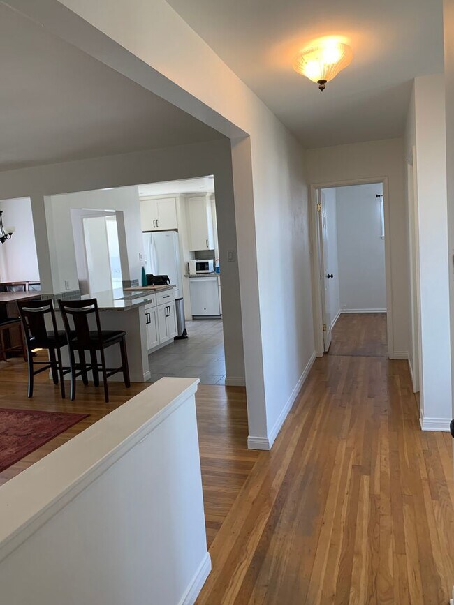 Foto del edificio - Spacious 3+3 Single Story Home w/ bonus ro...
