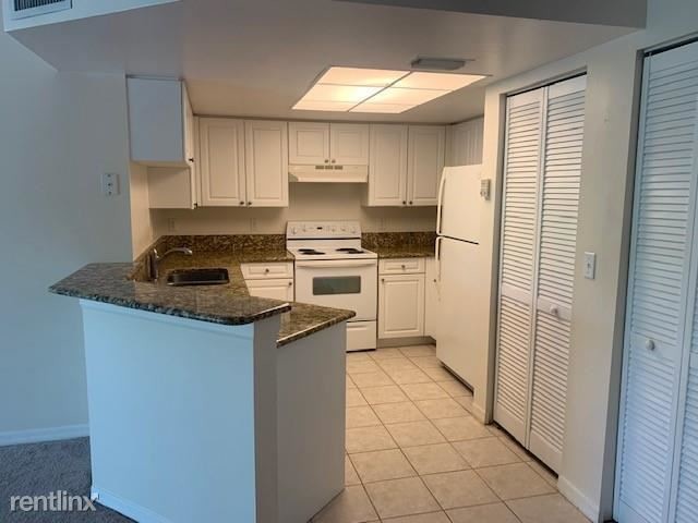Building Photo - 1600 Crestwood Ct S