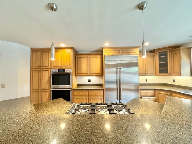 Foto del edificio - Beautiful 4Bd/2Ba Home In Huntington Beach