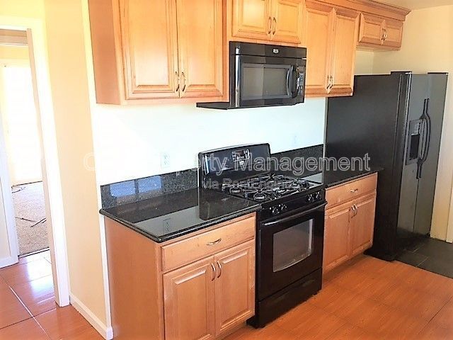 Primary Photo - 1932 Lincoln St