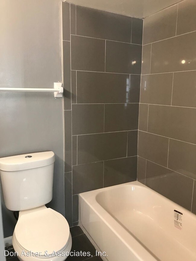 Building Photo - 2340 Virginia Dr