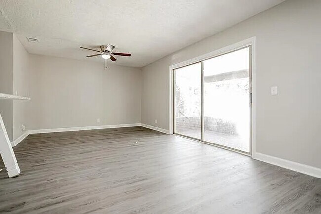 Building Photo - 3225 Mustang Dr