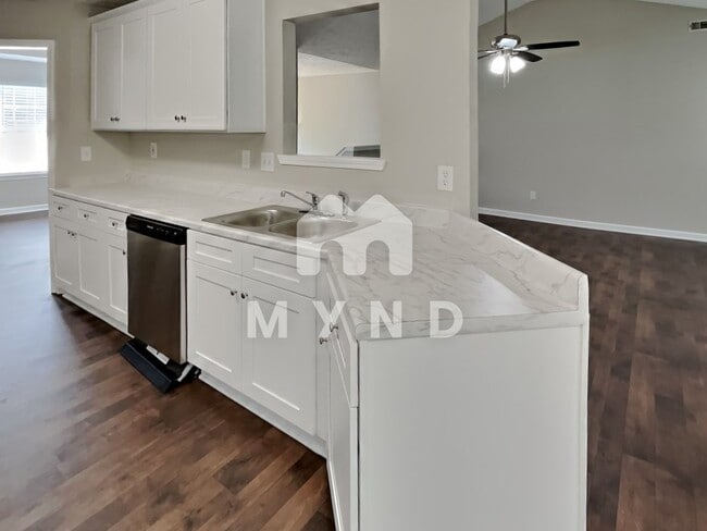 Foto del edificio - 9491 Whaleys Lake Ln