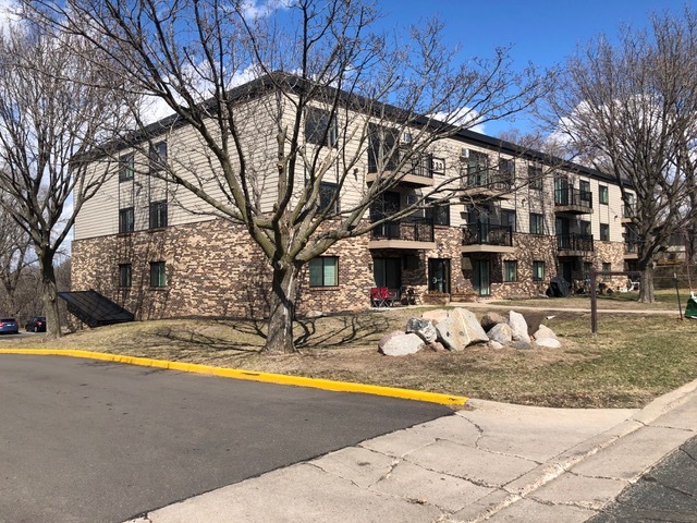 Driveway - Gauvette Park Apartments