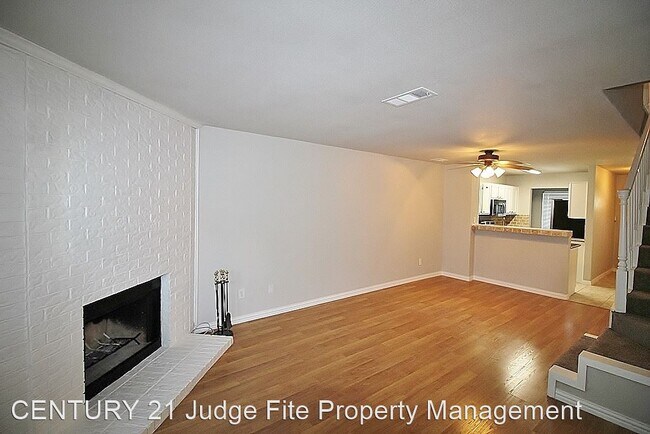Building Photo - 2 br, 1.5 bath House - 613 Carriagehouse L...