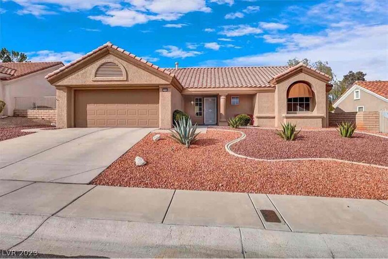 Foto principal - 2729 Lotus Hill Dr