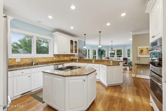 Foto del edificio - 8700 Thornblade Cir