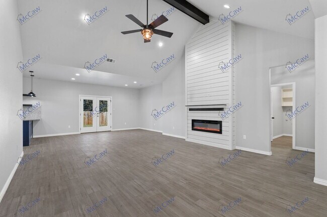 Foto del edificio - 2524 Creek Dr