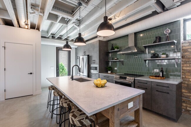 Foto del edificio - 2228 N Kedzie Blvd