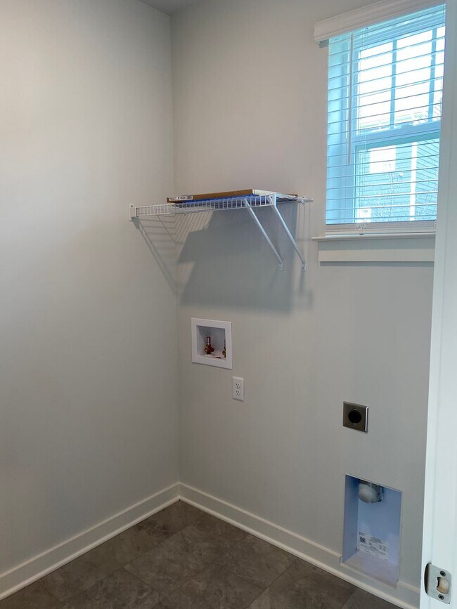 Foto del edificio - Blackman School Zoned - 3 BR 2.5 BA - Open...