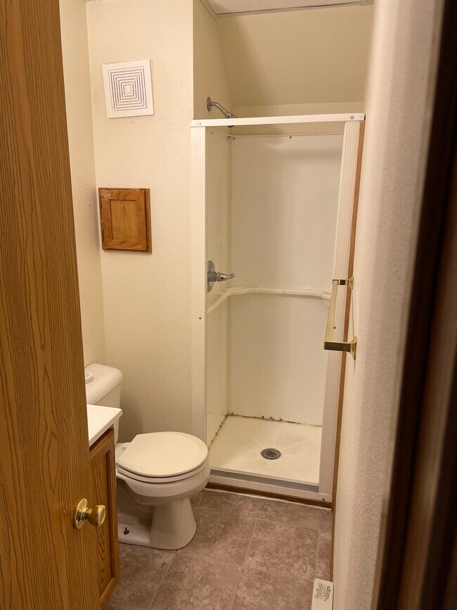 Baño - 900 E Grand Ave