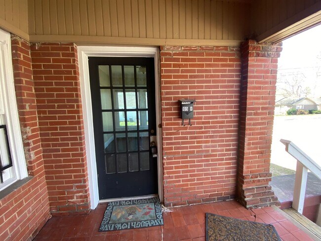 Foto del edificio - 105 W Cherry Ave