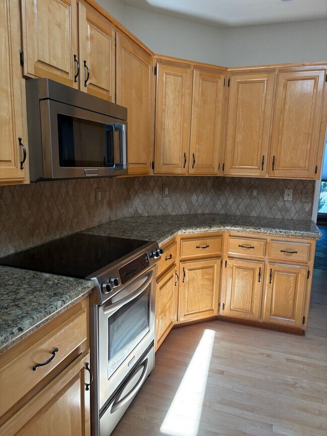Foto del edificio - 4 bedroom and 2 bathroom house