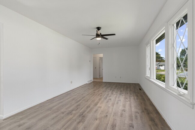 Foto del edificio - 18 John Collins Cir