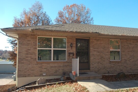 Foto principal - Fully rehabbed duplex with 3 bedrooms and 2 baths in Sugar Creek, MO