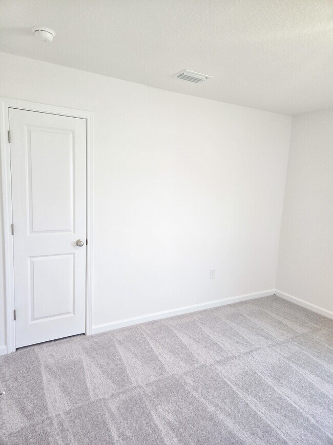 Building Photo - Welcome to your brand-new home in the Mall...