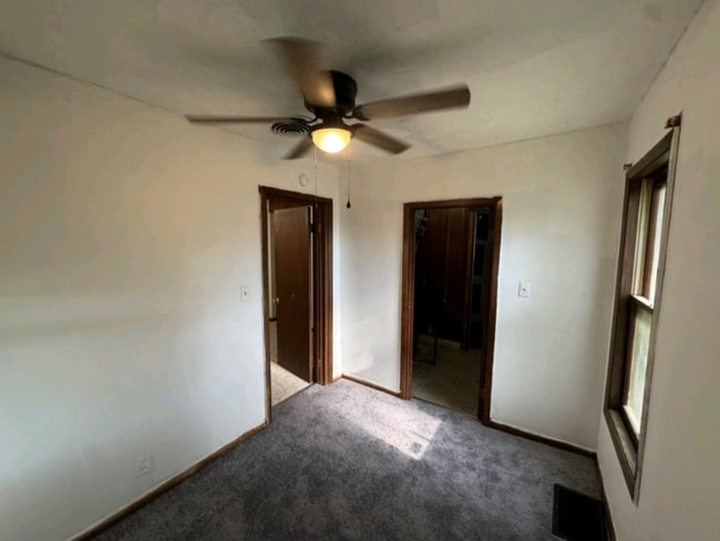 Building Photo - 1253 E Lawrence St