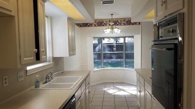 Foto del edificio - 6127 Birchmont Dr