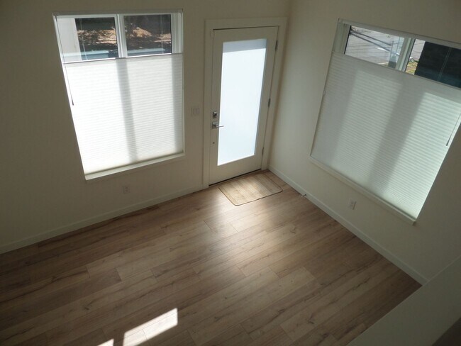 Building Photo - Newer & STUNNING Two Bedroom + Den Condo w...