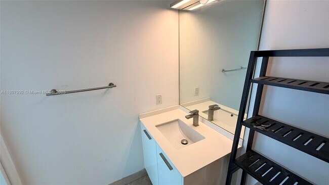 Building Photo - 1300 Brickell Bay Dr