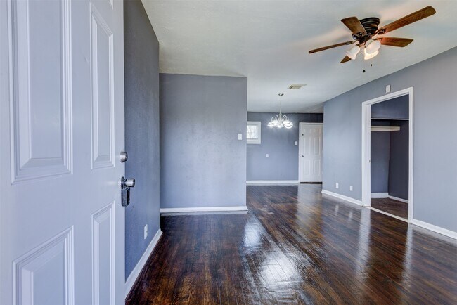 Foto del edificio - 9506 Sierra Dr