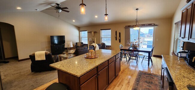Building Photo - 4479 Glenwood Dr