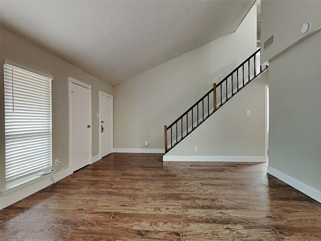 Building Photo - 3702 Deerbrook Dr