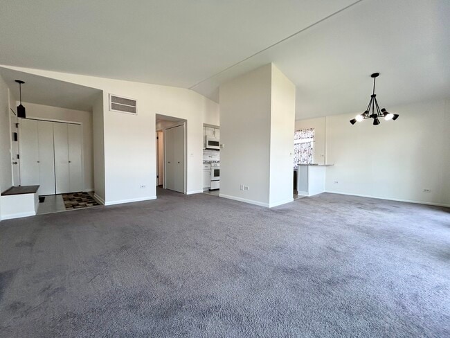 Building Photo - 5820 Wilshire Ct
