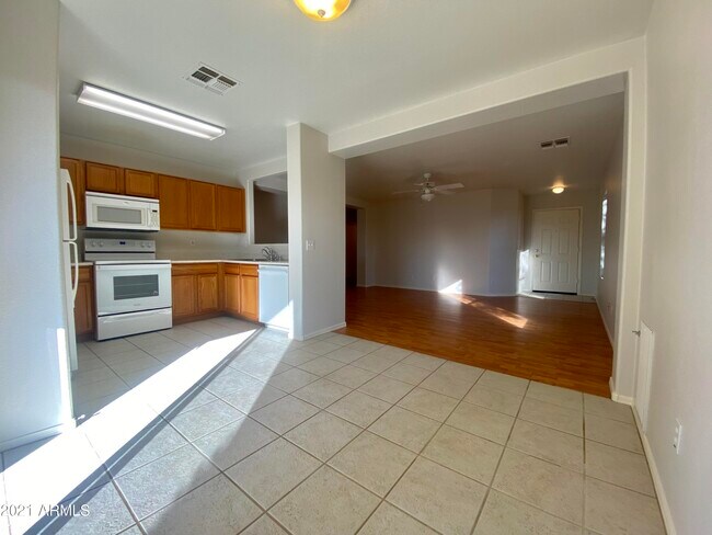 Foto del edificio - 15575 W Maui Ln