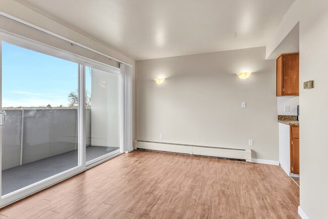 Building Photo - 1405ra