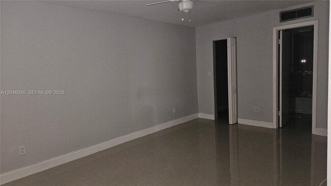 Building Photo - 14311 N Kendall Dr