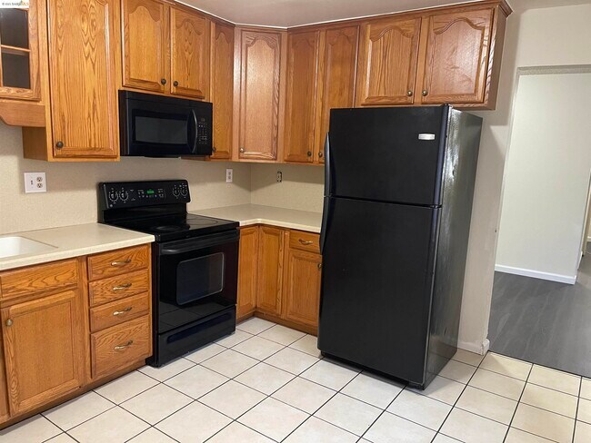 Building Photo - 2112 Banyan Way