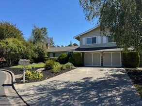 Building Photo - 131 Tharp Dr