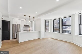 Building Photo - 135 S 19th St