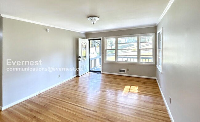 Foto del edificio - 901 Hagwood Rd