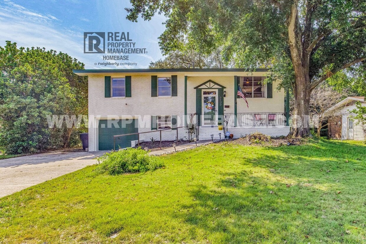 Primary Photo - Beautifully Renovated 2-Story Home for Ren...