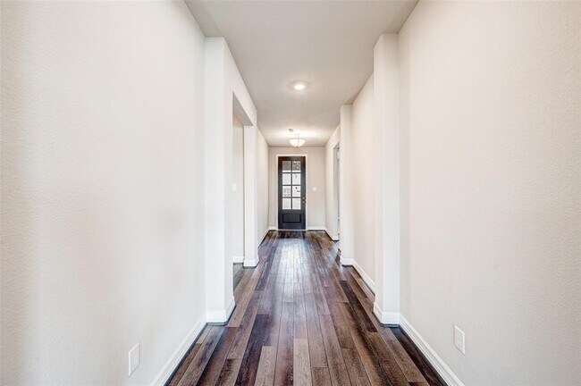Building Photo - 9807 Willow Crown Ln