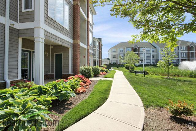 Courtyard - Rivermont Apartments