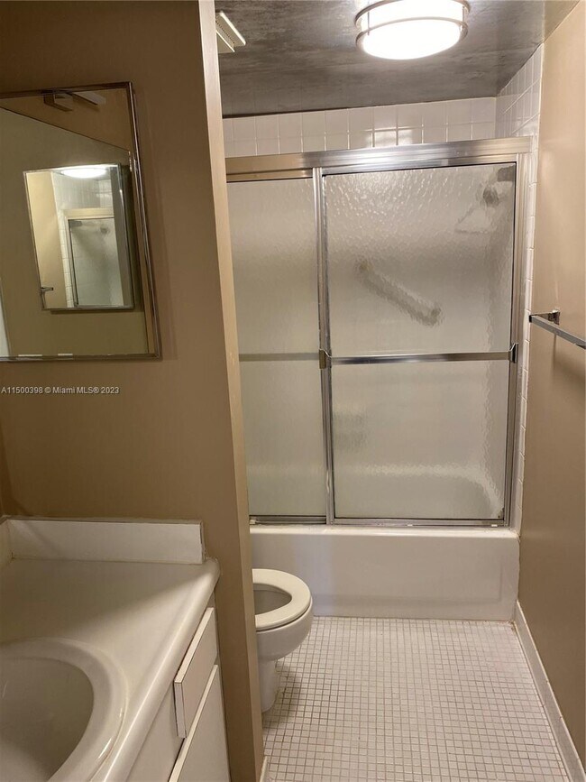 Building Photo - 5925 Coral Lake Dr
