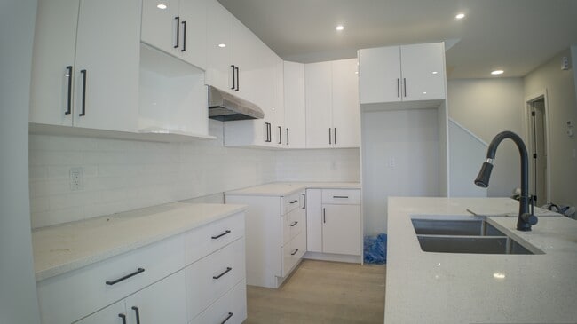 Building Photo - 10240-10157 157 St NW