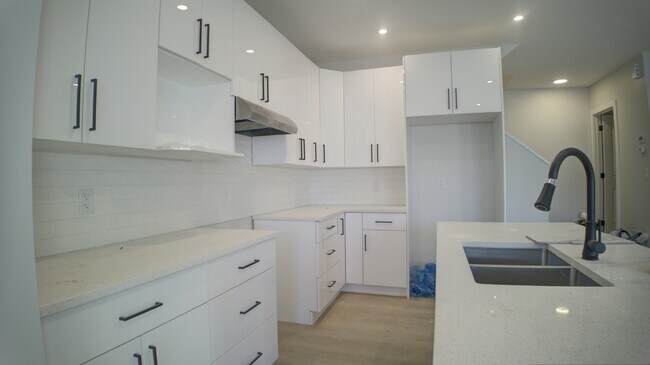 Photo du bâtiment - 10240-10157 157 St NW