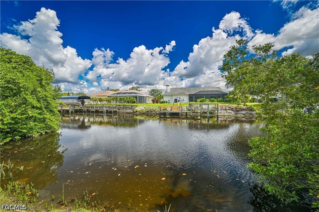 Foto del edificio - 15080 Riverbend Blvd