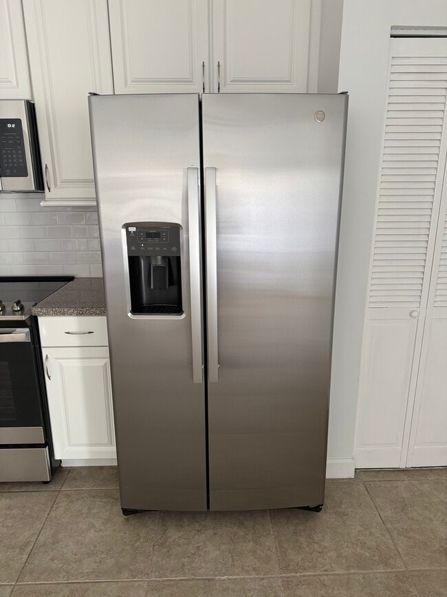 brand new refrigerator - 5604 Eagle Lake Dr