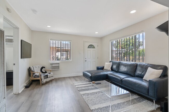 Foto del edificio - 2650 Arvia St