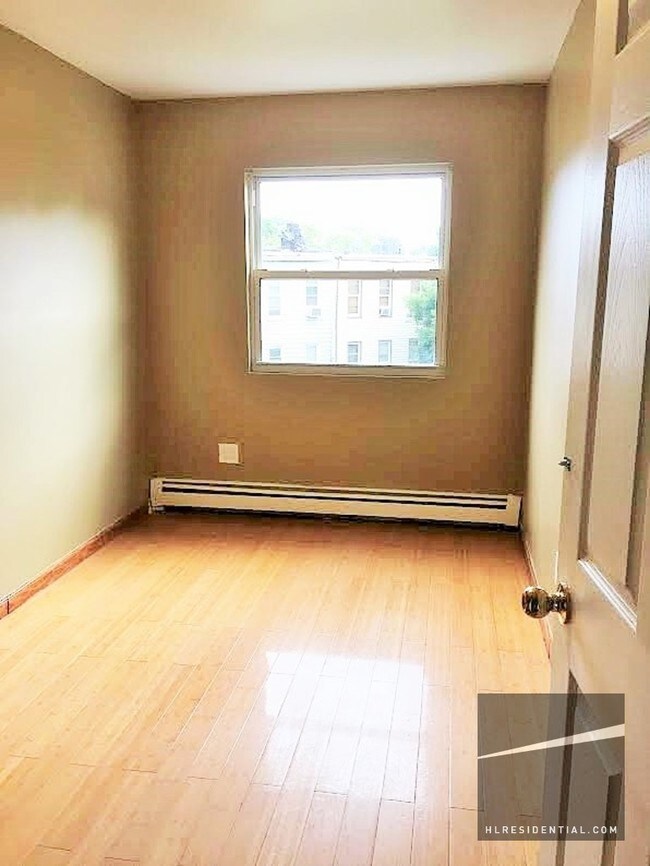 Building Photo - 1660 Broadway