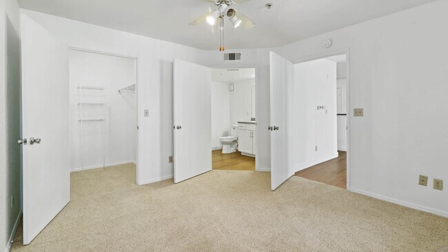 Dormitorio alfombrado - Mill Creek